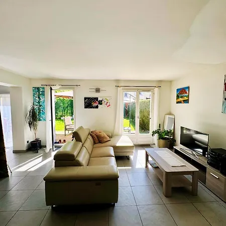 6 A La Maison, De A Paris * Champs-Sur-Marne