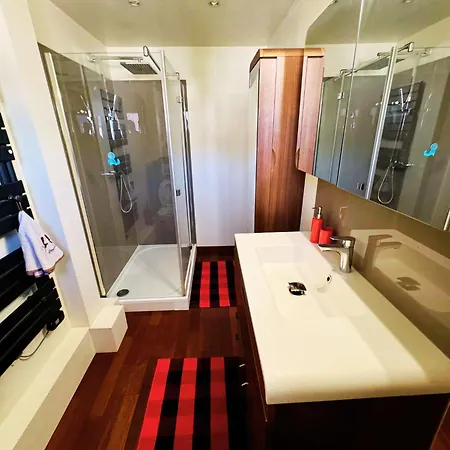 6 A La Maison, De A Paris * Champs-Sur-Marne