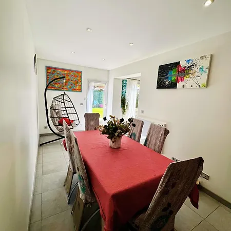 6 A La Maison, De A Paris Apartment