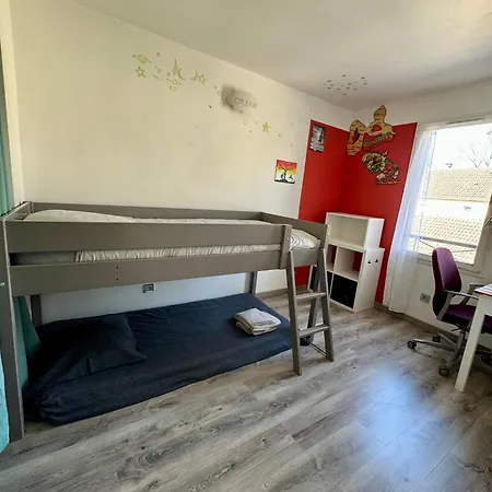 6 A La Maison, De A Paris *